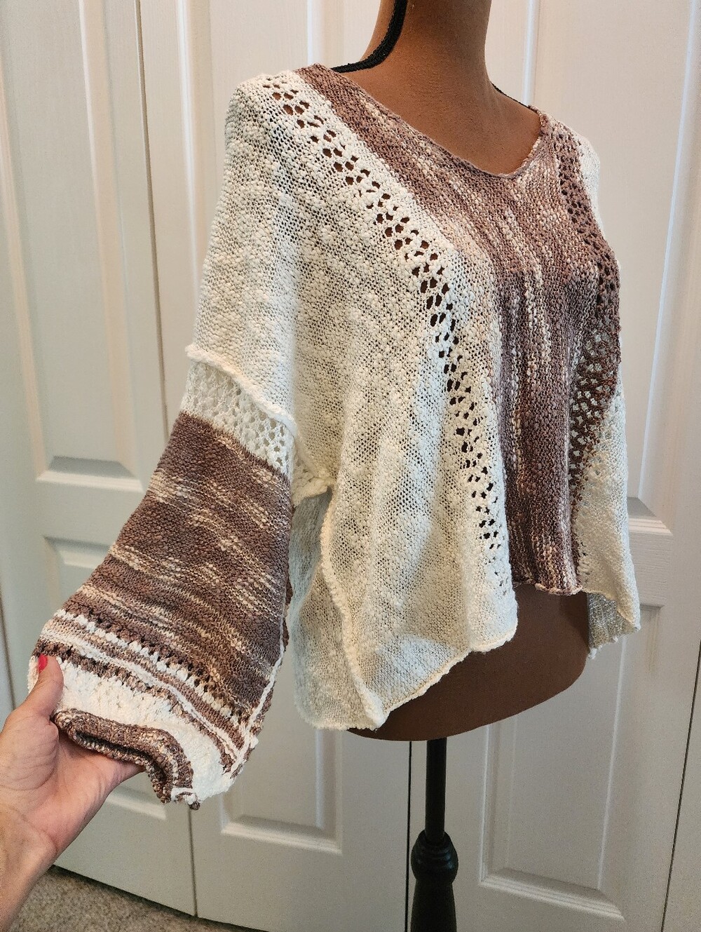 Angie Boutique Kelsey Lightweight Cream & Taupe Knit Crop Sweater Casual V-Neck - Picture 1 of 7
